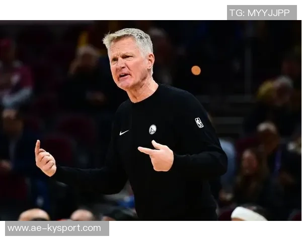 苏群分析勇士队核心球员年龄问题与战术选择强调集中力量打歼灭战的重要性 苏群分析勇士队核心球员年龄问题与战术选择强调集中力量打歼灭战的重要性