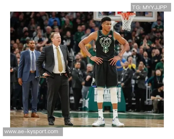 字母哥幽默回应交易传闻自称联盟最受欢迎的辣妹