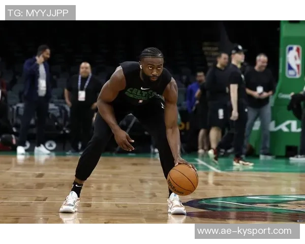 杰伦布朗谈与武切维奇的配合努力及其最佳发挥策略 杰伦布朗谈与武切维奇的配合努力及其最佳发挥策略