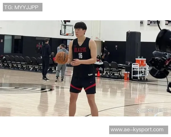 开拓者训练照曝光杨瀚森现身出战与否仍待确认